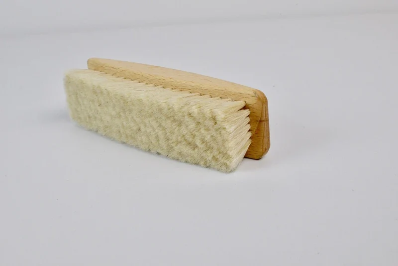Glanzbürste mit hellem Ziegenhaar