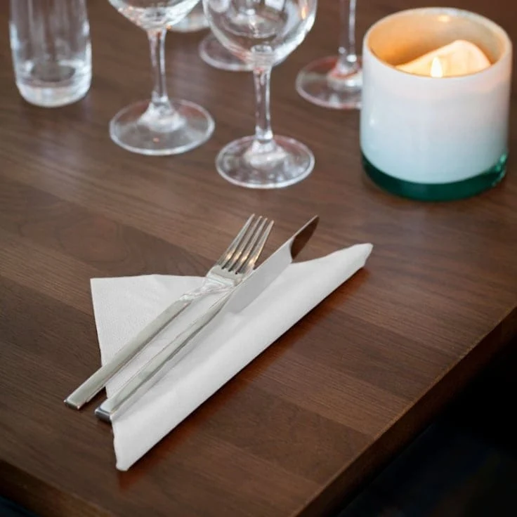 Tork Dinnerserviette Advanced 2-lagig, 1/4-Falz, weiß
