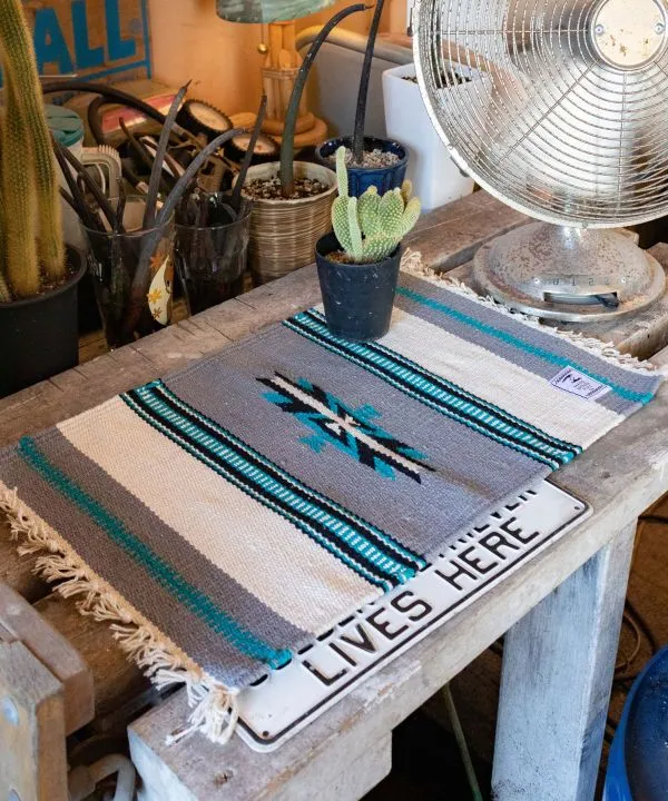Tischset mit geometrischem Muster