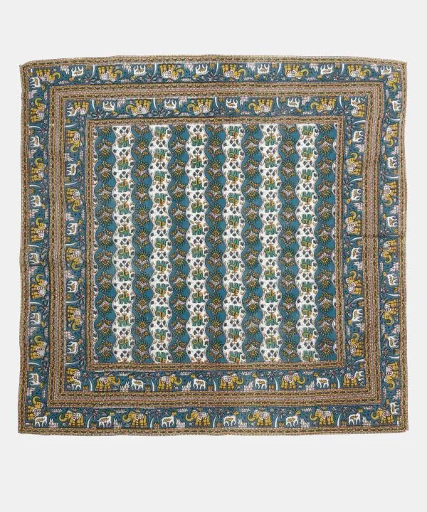 Tischdecke mit traditionellem indischen Musterdruck