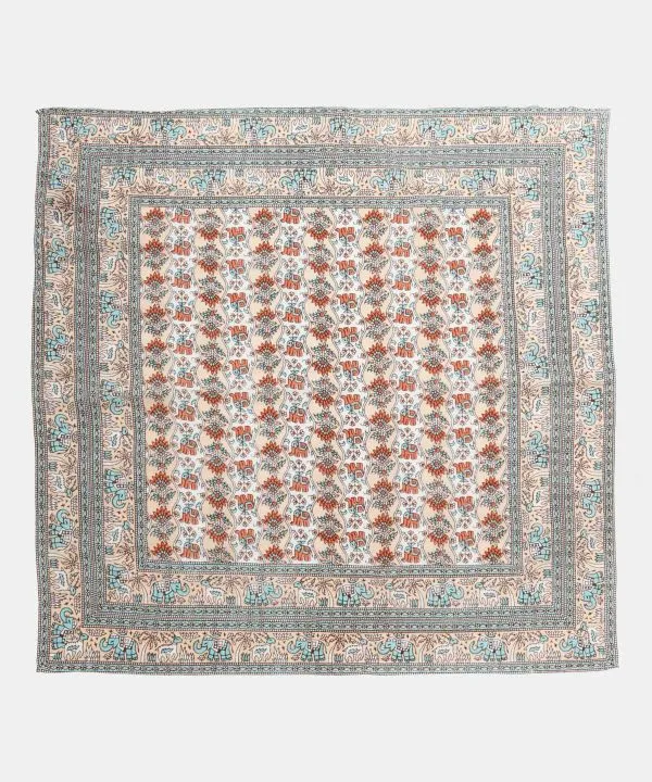 Tischdecke mit traditionellem indischen Musterdruck
