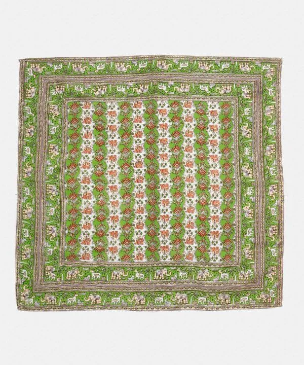 Tischdecke mit traditionellem indischen Musterdruck