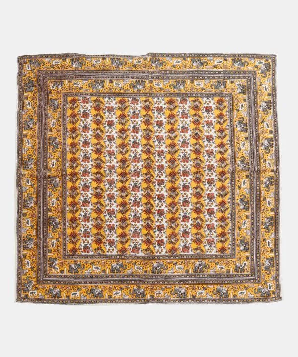 Tischdecke mit traditionellem indischen Musterdruck