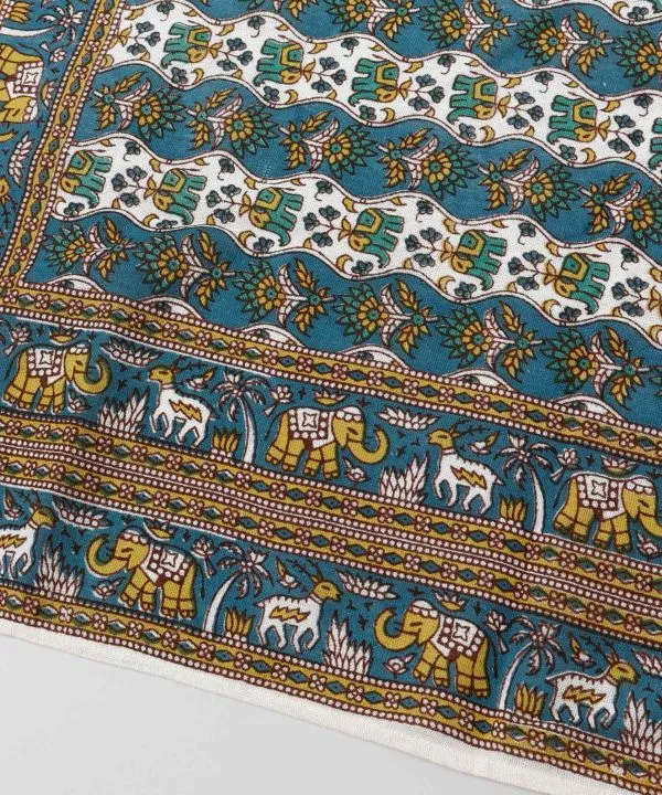 Tischdecke mit traditionellem indischen Musterdruck